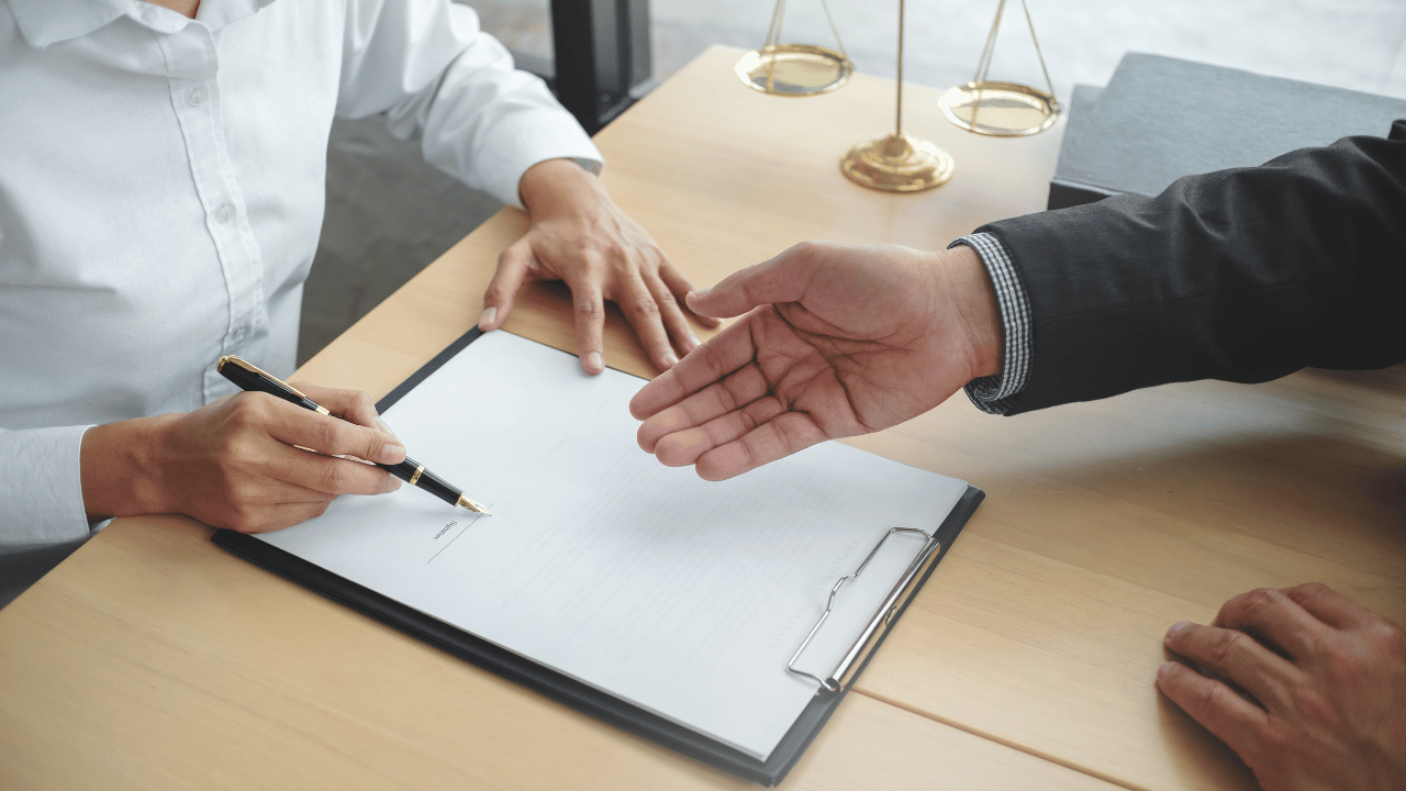 Lawyer getting signature on affidavit of residence in dubai