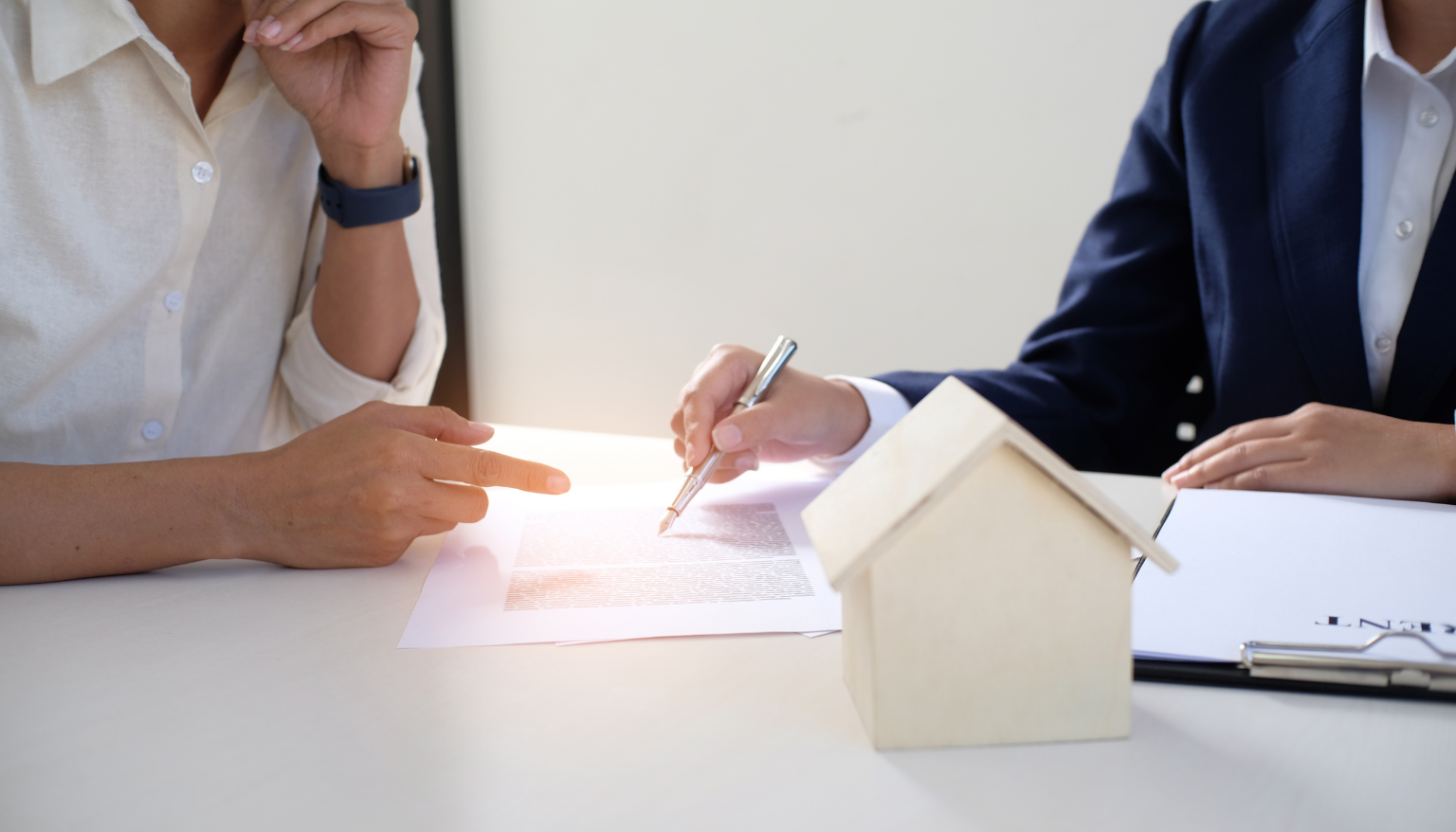 Emergency Notary Dubai – 24/7 Mobile & Urgent Notary Service